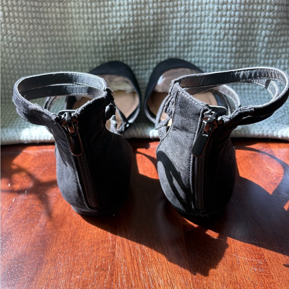 Torrid Elastic Strap Flat (WW) size 9 - Picture 4 of 8
